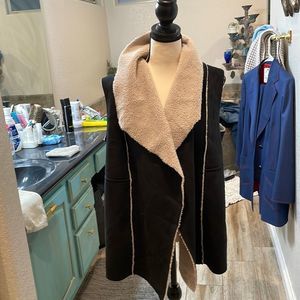 Susina vest size large black on the outside brown faux fur on the inside